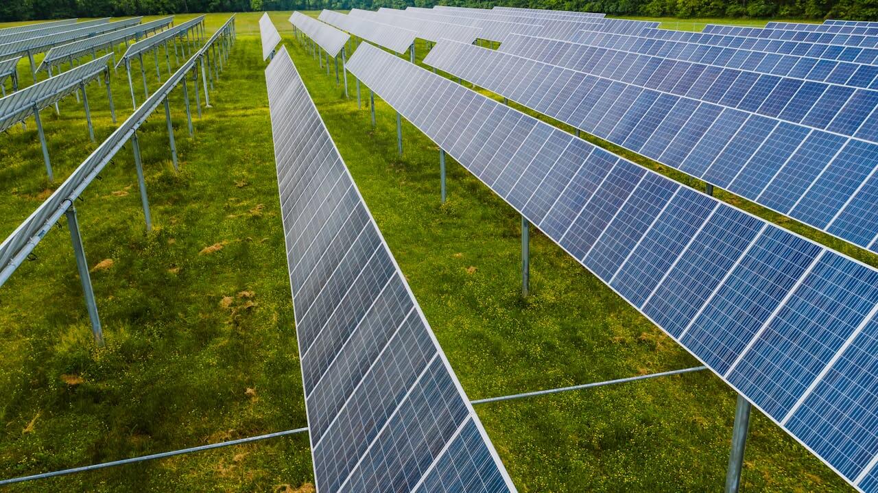 Off-Grid Tiny House Power Systems | Solar and Energy 2026