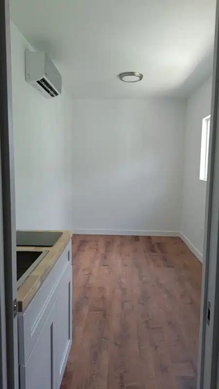 40ft Shipping Container Home, 320 sq ft, 2 bed, split duplex/affordable - Image 3