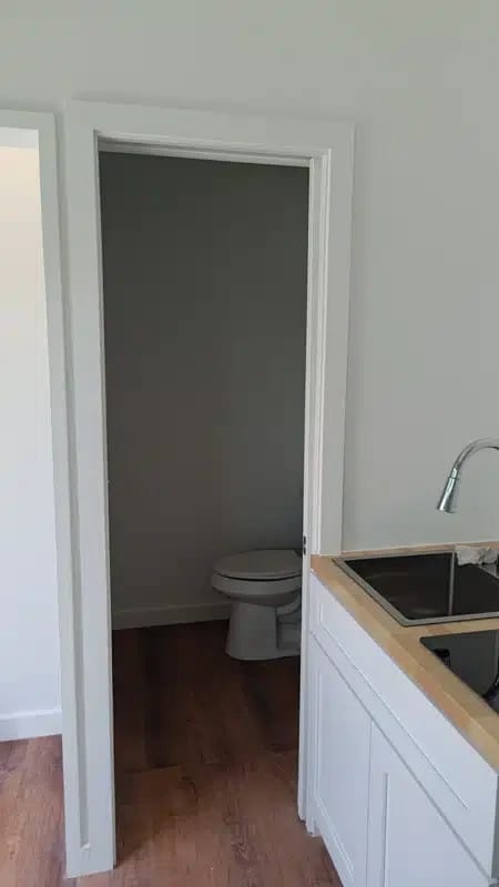 40ft Shipping Container Home, 320 sq ft, 2 bed, split duplex/affordable - Image 5