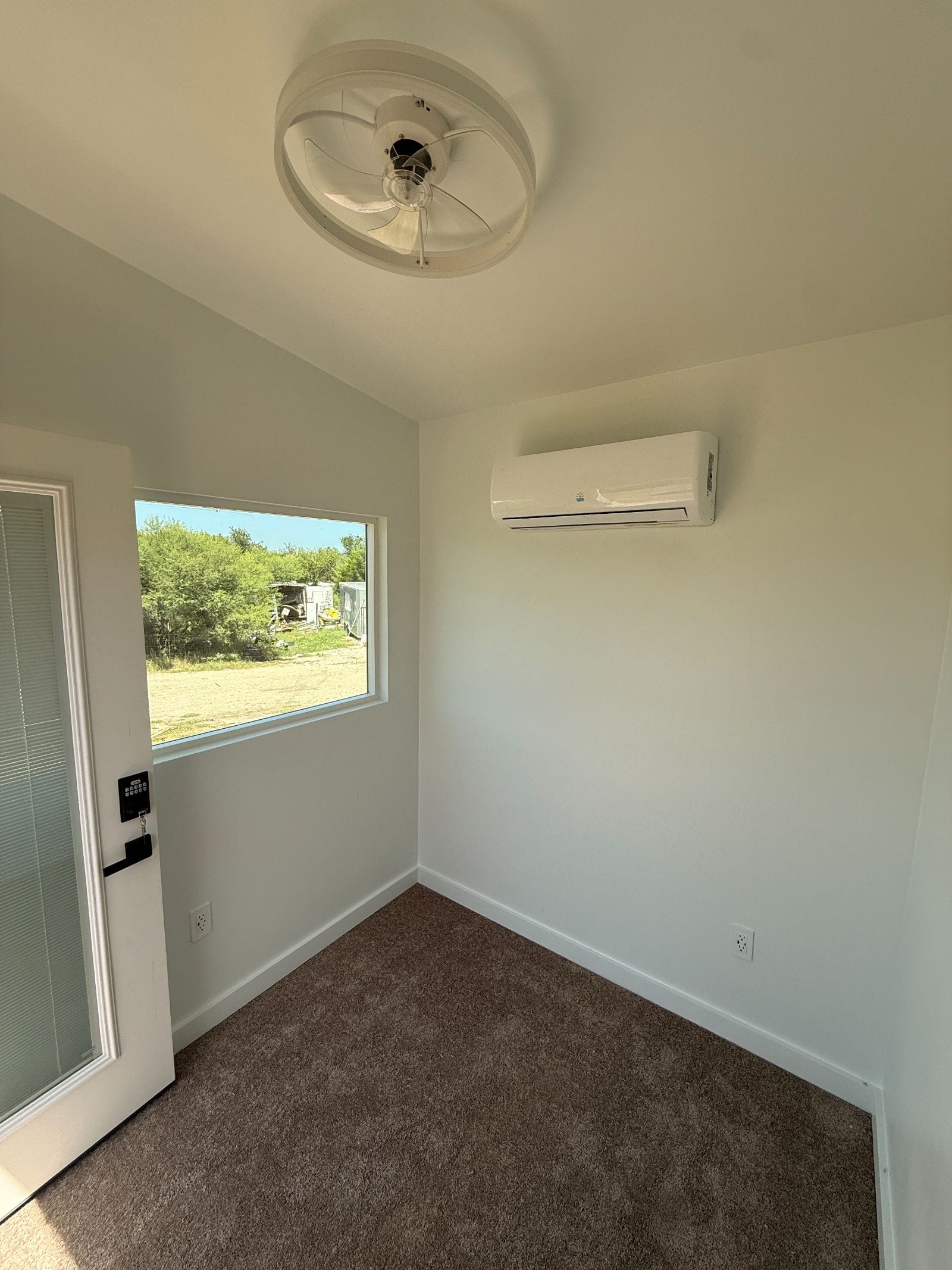 Ready to go Tiny home with Deck included ❤️ - Image 2