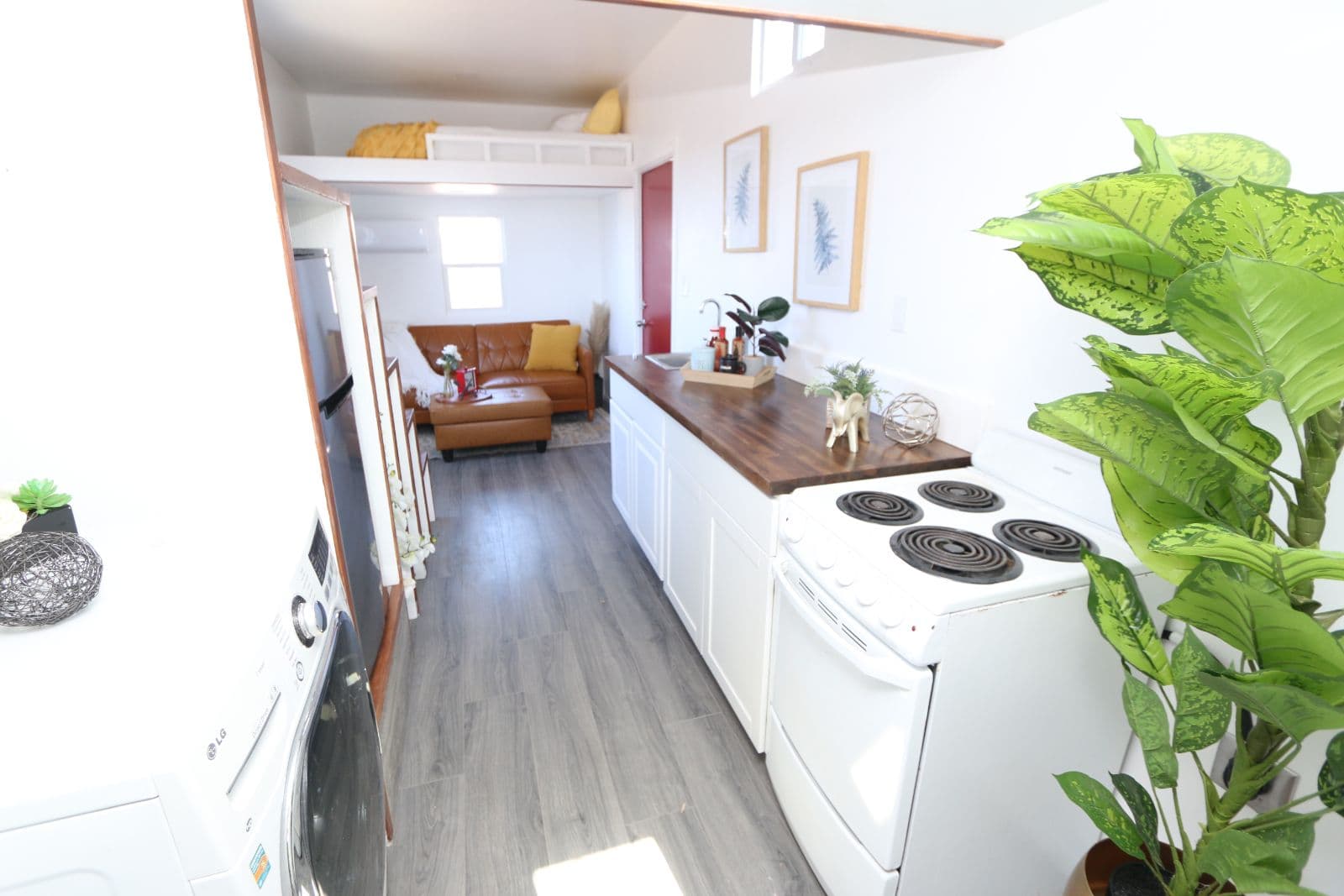 9 x 24 TINY HOUSE PROFESSIONALLY BUILT FULL KITCHEN APPLIANCES WASHER DRYER A INCLUDED - Image 4