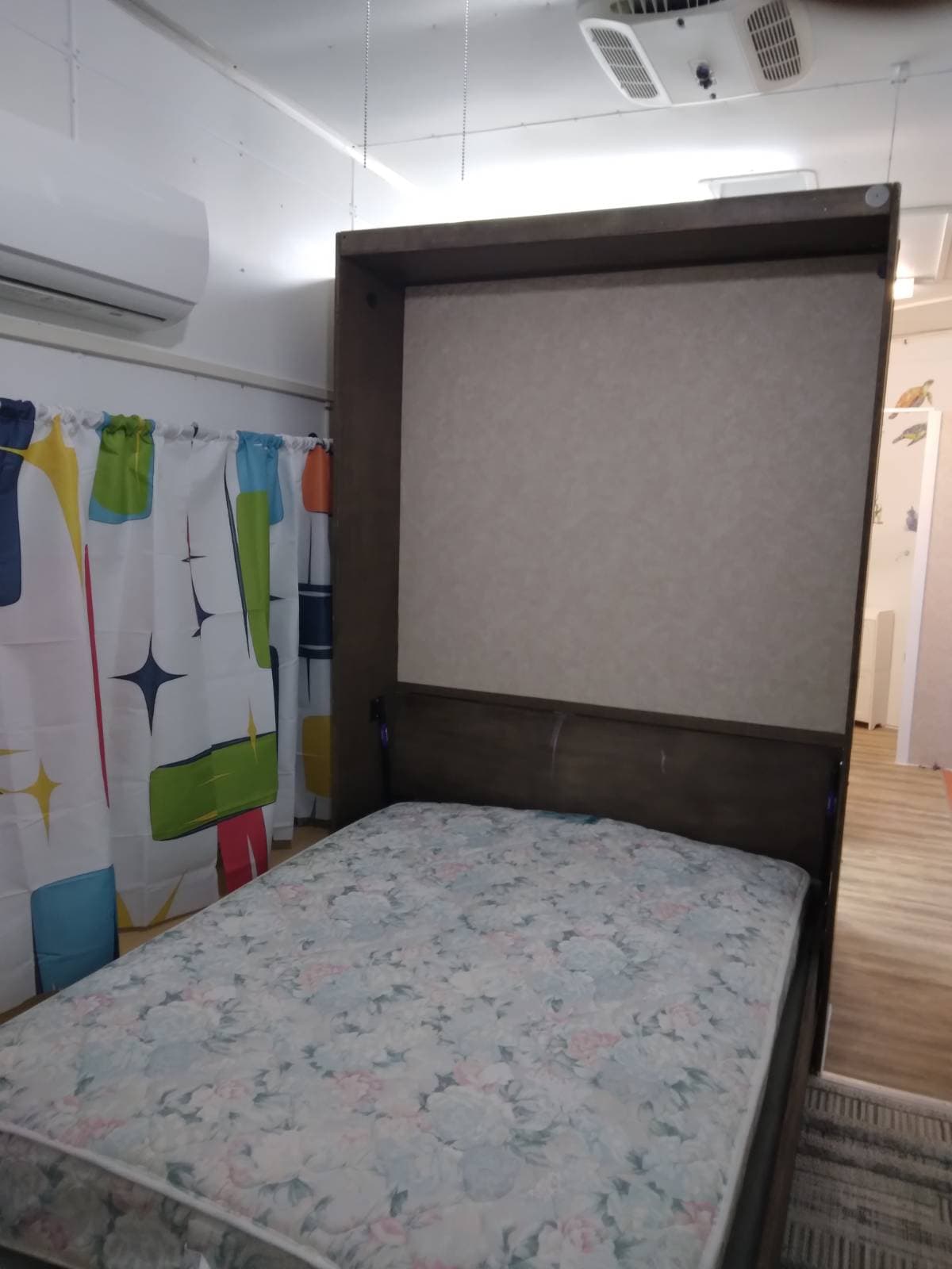 26' V nose x 8.5 wide x 9' ceiling. - Image 2