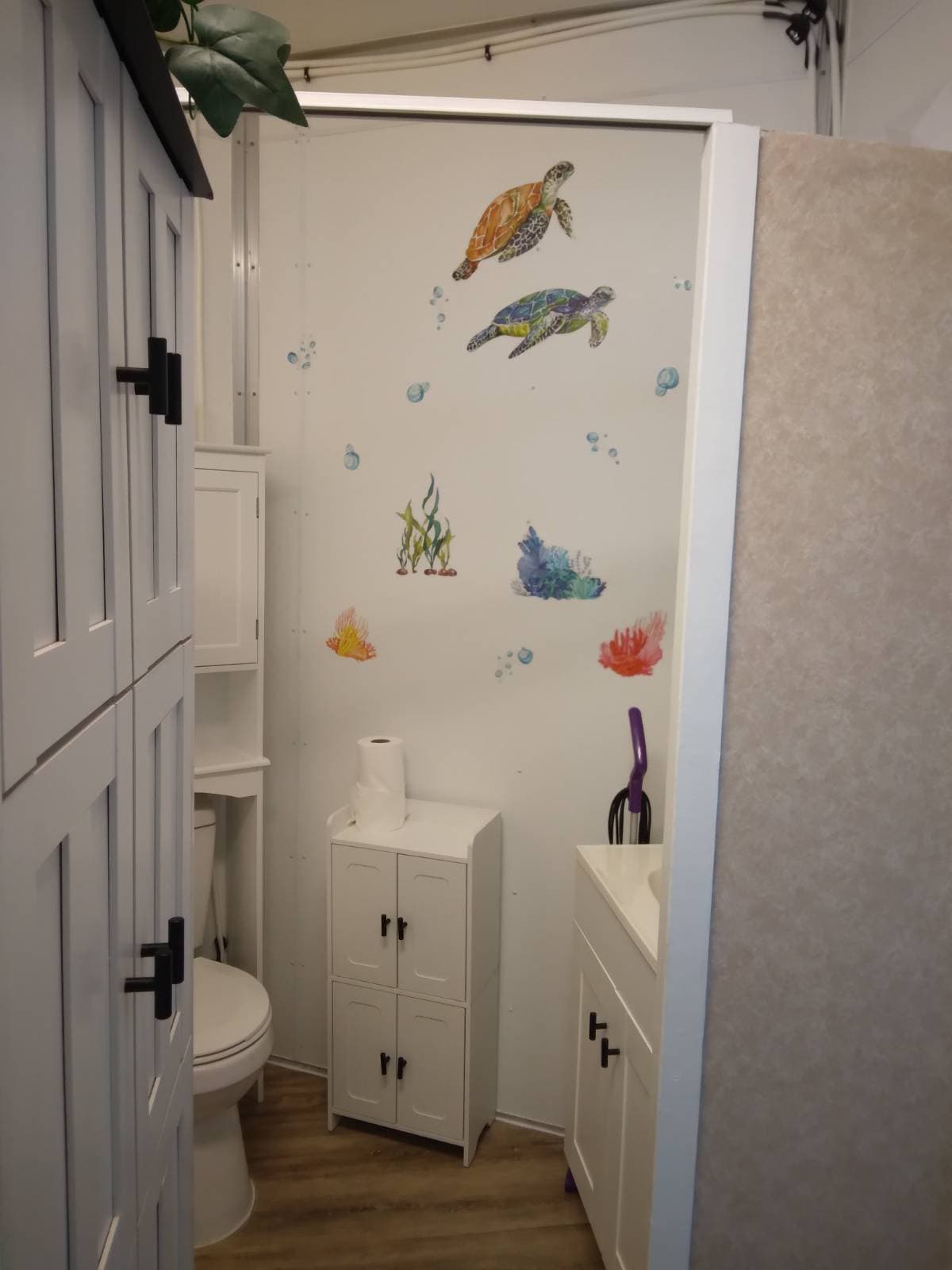 26' V nose x 8.5 wide x 9' ceiling. - Image 5