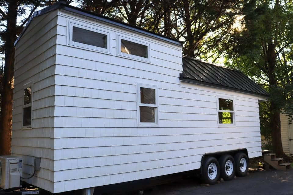 Brand New 28’ Tiny House on Wheels – High-End with Appliances - Image 3