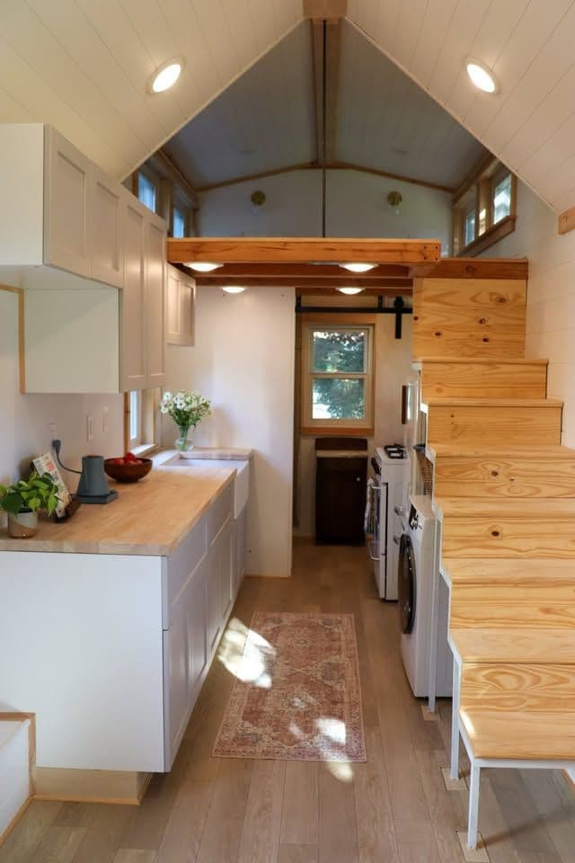 Brand New 28’ Tiny House on Wheels – High-End with Appliances - Image 5