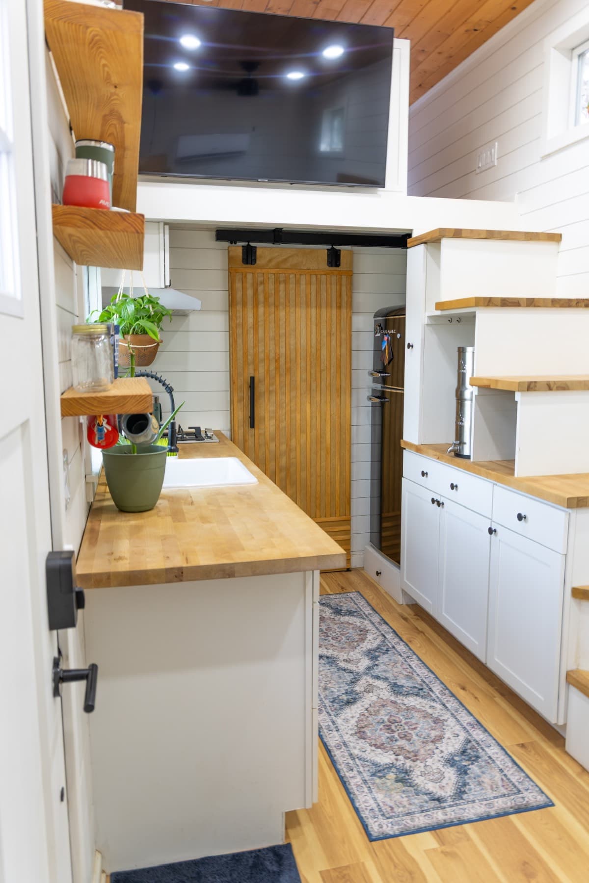 Beautiful Tiny Home on Wheels- 288 sqft w/ loft - Image 2