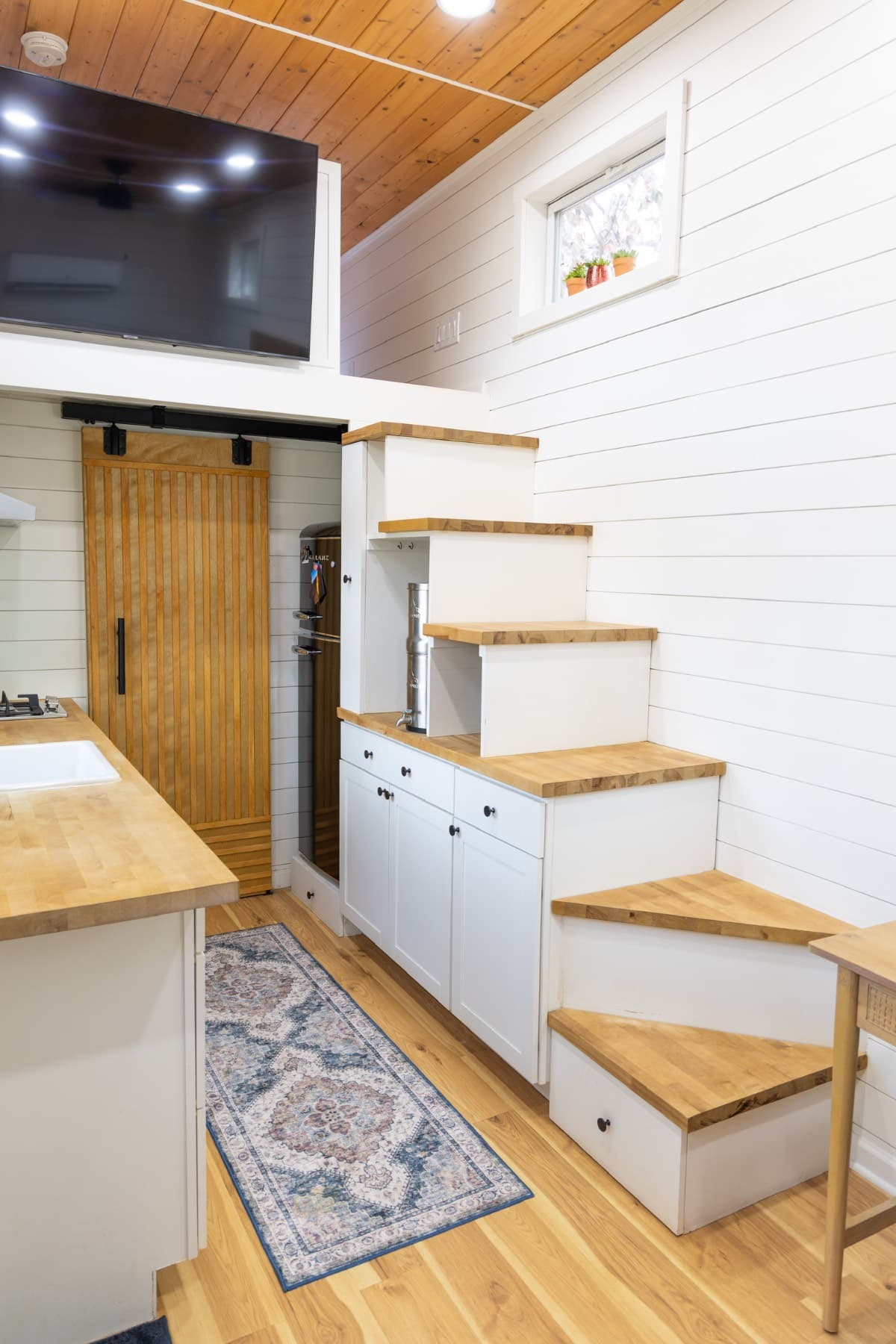 Beautiful Tiny Home on Wheels- 288 sqft w/ loft - Image 3