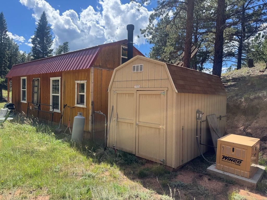 Custom 550 Sq Ft Off-Grid Modern Mountain Retreat - Image 4