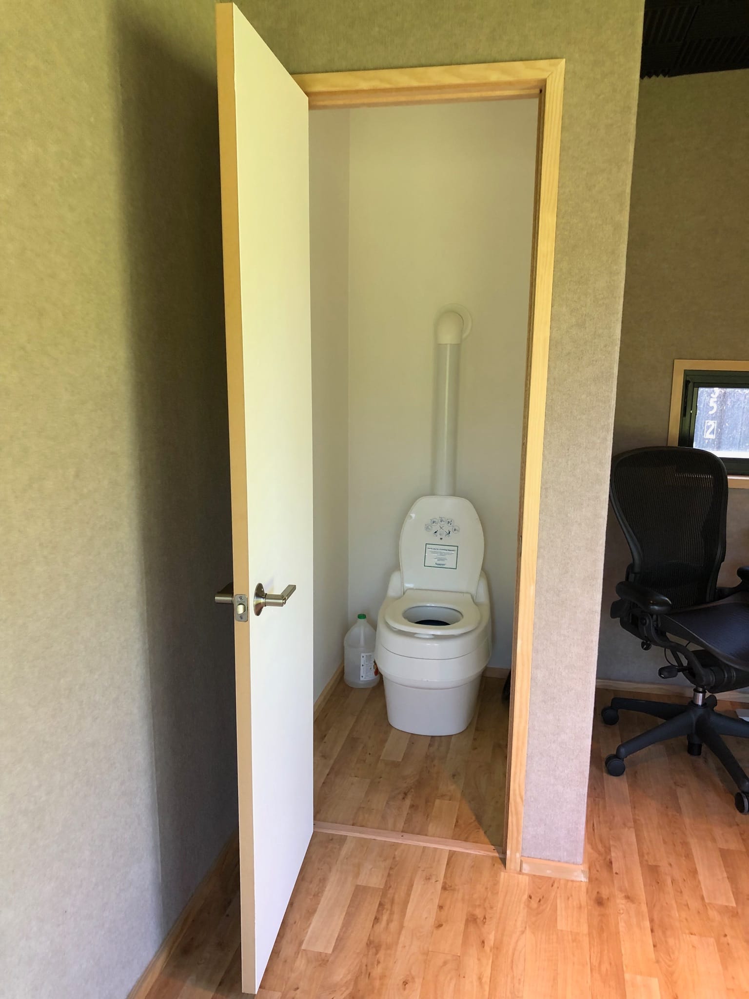 Backyard Office Studio - Image 4