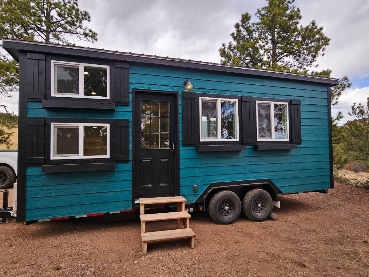 Off Grid 22' Bunkhouse Tiny Home by Simple Tiny Homes