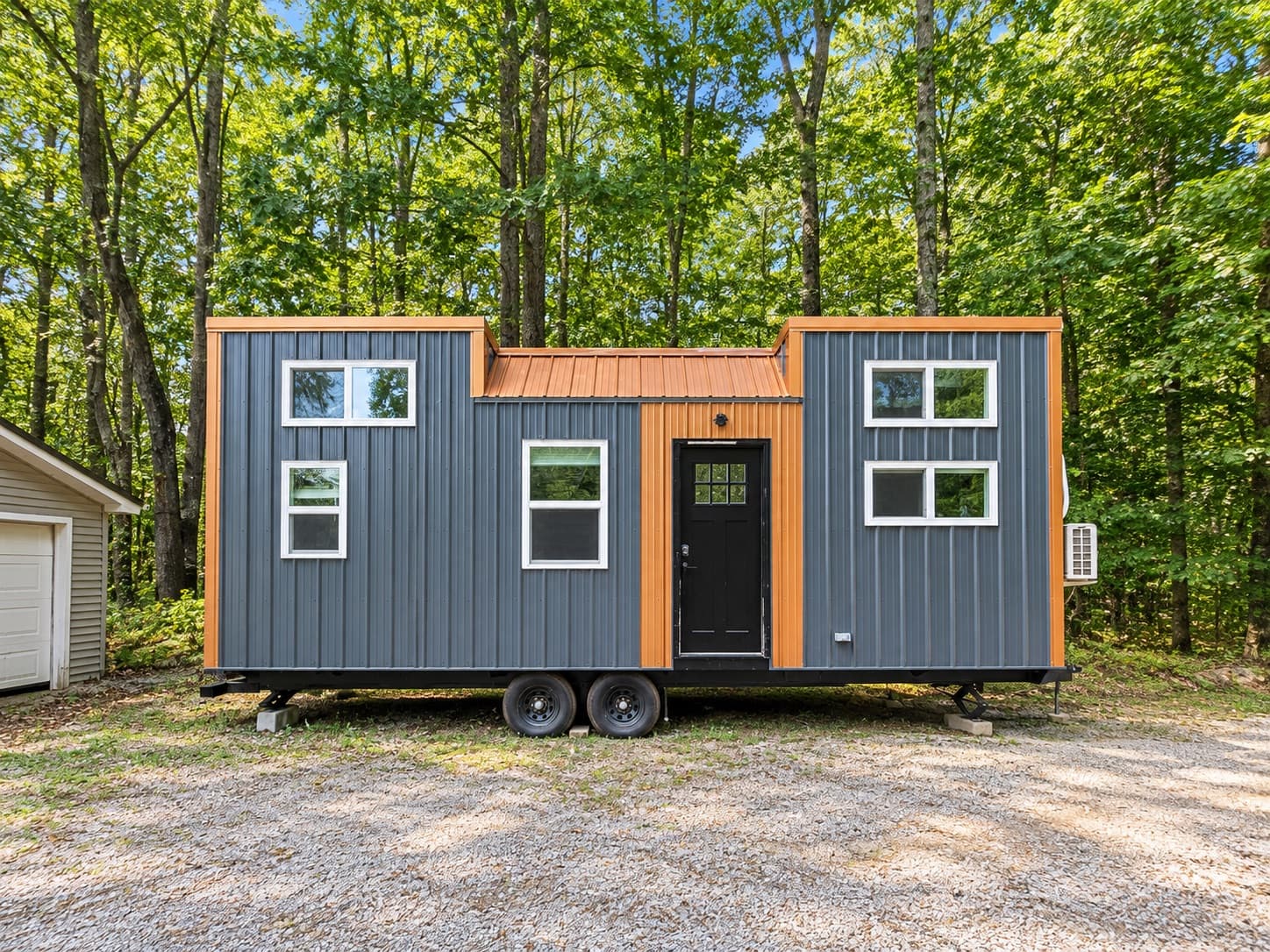 Beautiful 28-Foot Tiny Home on wheels – Grass Lake, Michigan