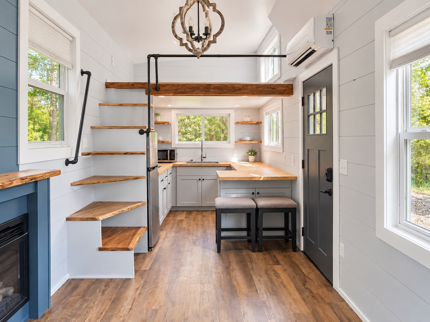 Beautiful 28-Foot Tiny Home on wheels – Grass Lake, Michigan - Image 3