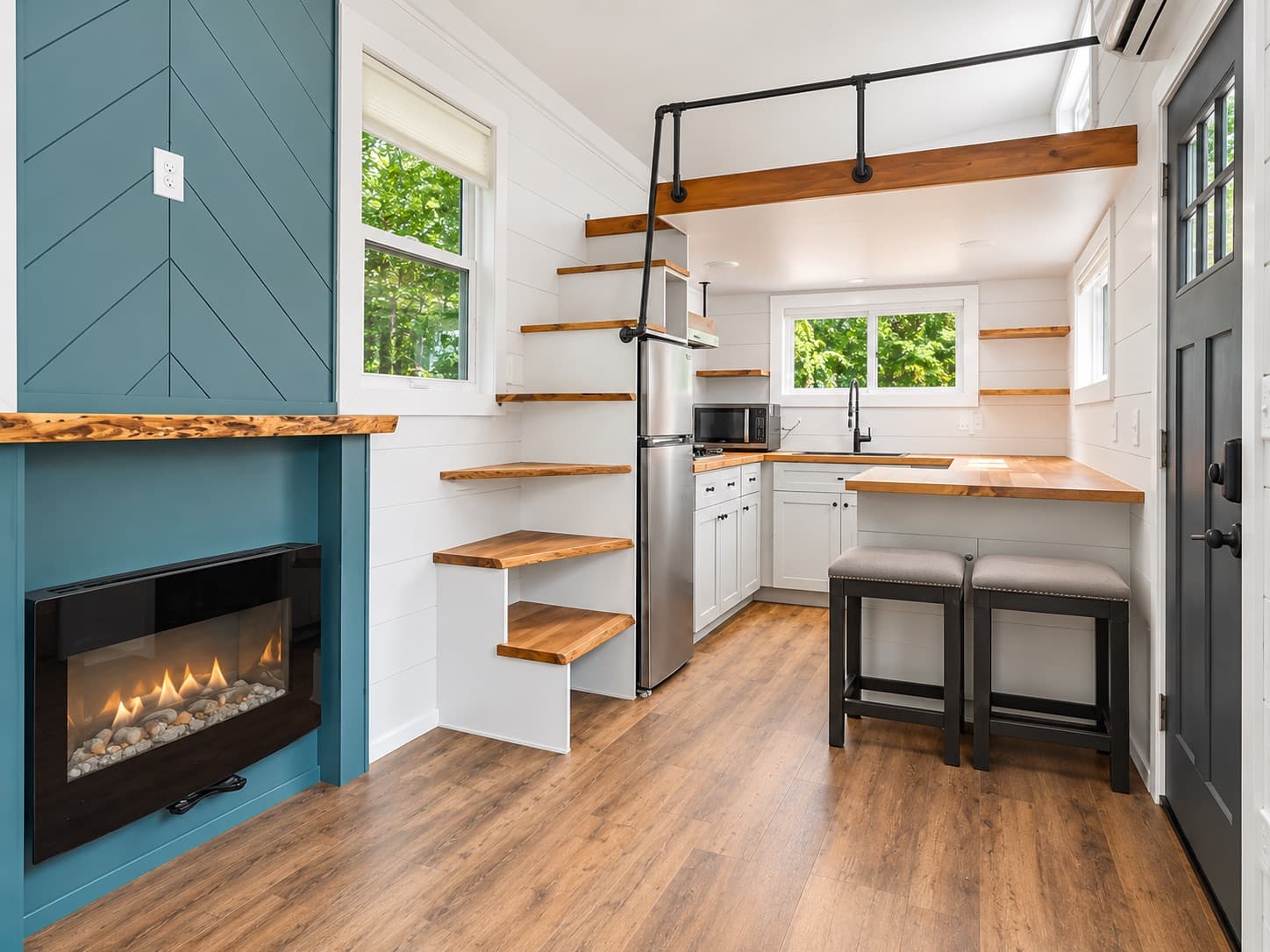 Beautiful 28-Foot Tiny Home on wheels – Grass Lake, Michigan - Image 4