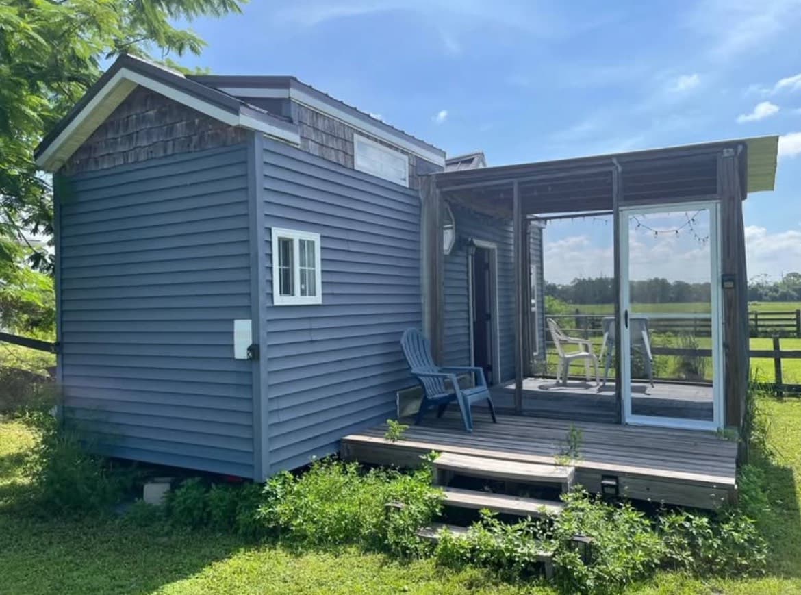 Beautiful Baby Blue Tiny Home-Excellent Condition