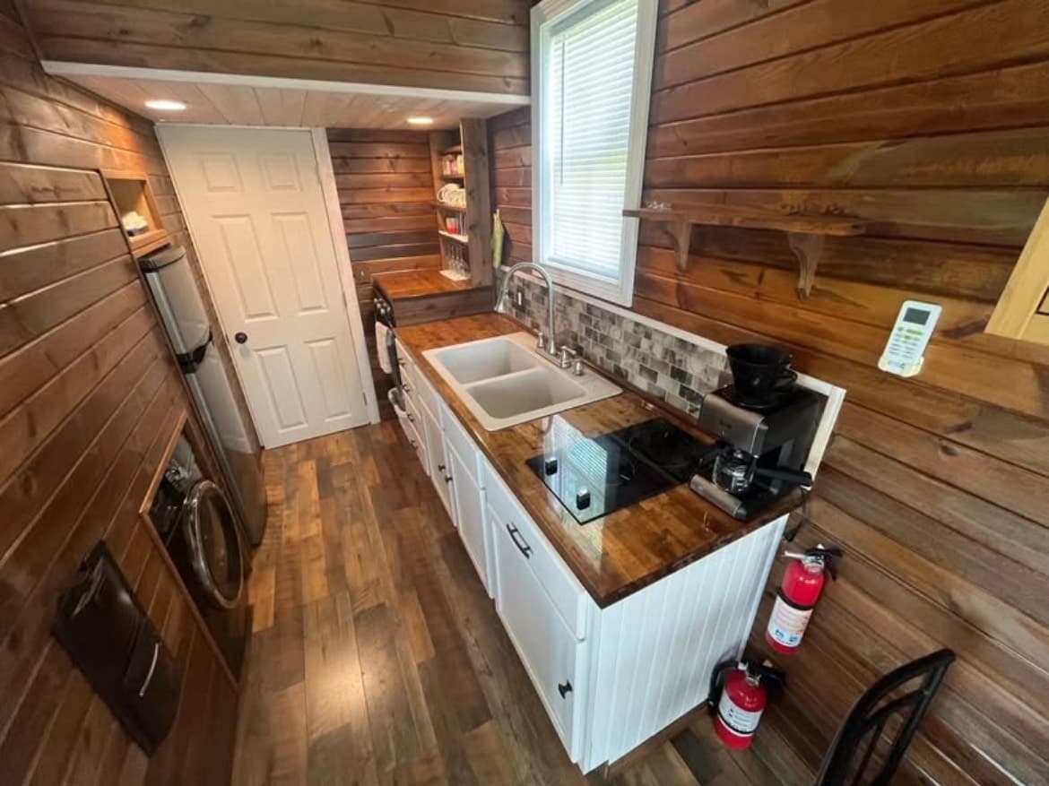 Beautiful Baby Blue Tiny Home-Excellent Condition - Image 2