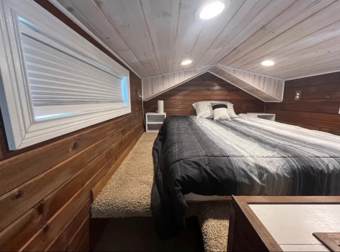 Beautiful Baby Blue Tiny Home-Excellent Condition - Image 3