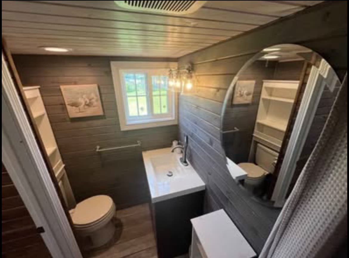Beautiful Baby Blue Tiny Home-Excellent Condition - Image 4