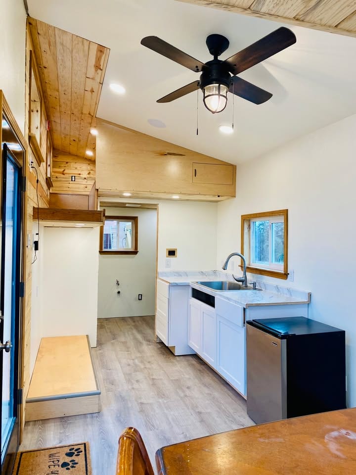 Beautiful Tiny House on Wheels – 2025 Custom Build, Financing Available, Free Delivery - Image 2