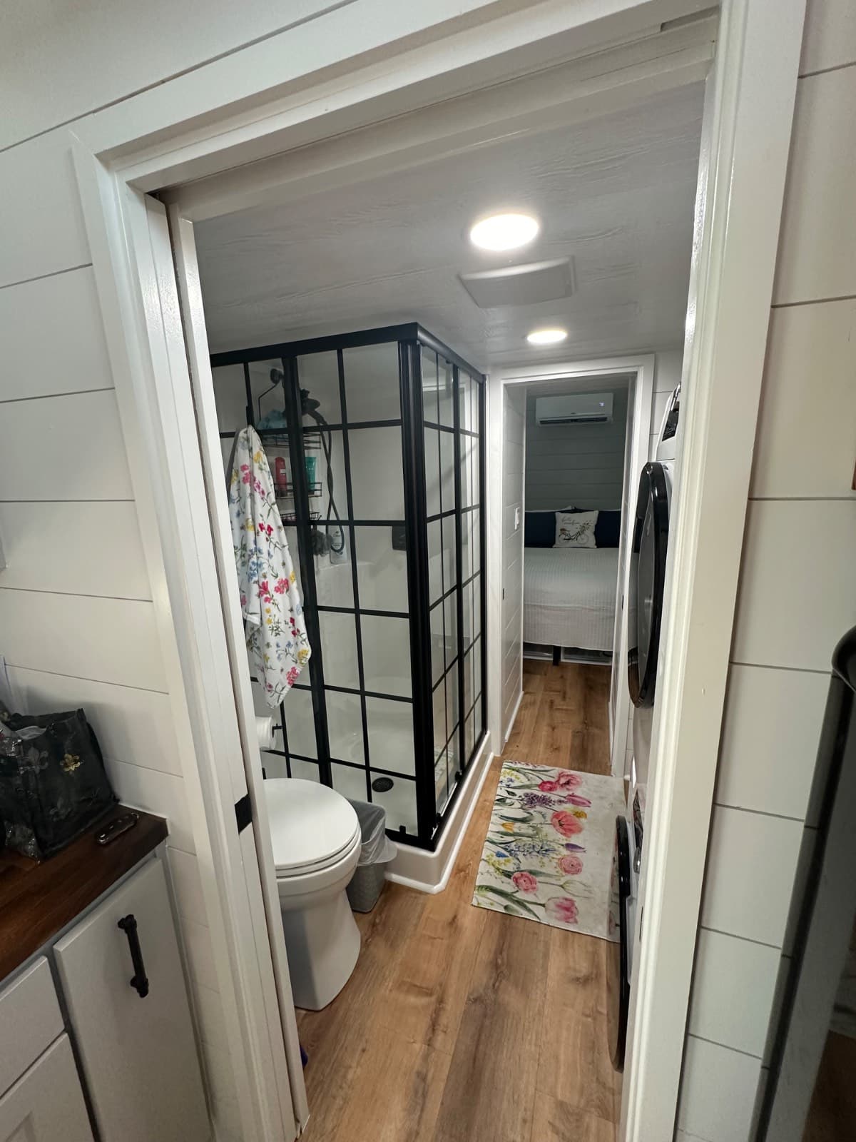 Beautiful 32ft Tiny house on Wheels - Image 4