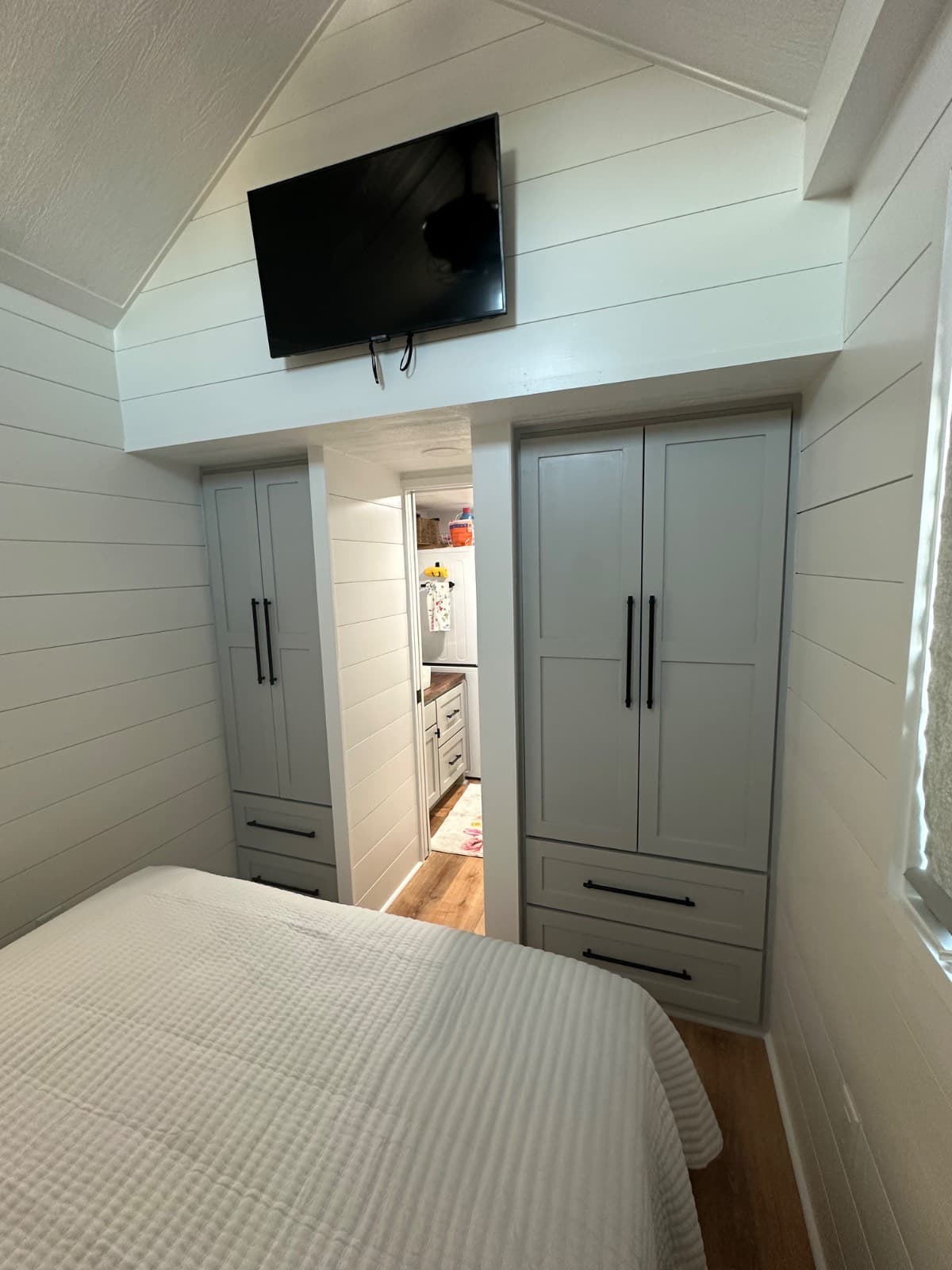Beautiful 32ft Tiny house on Wheels - Image 5