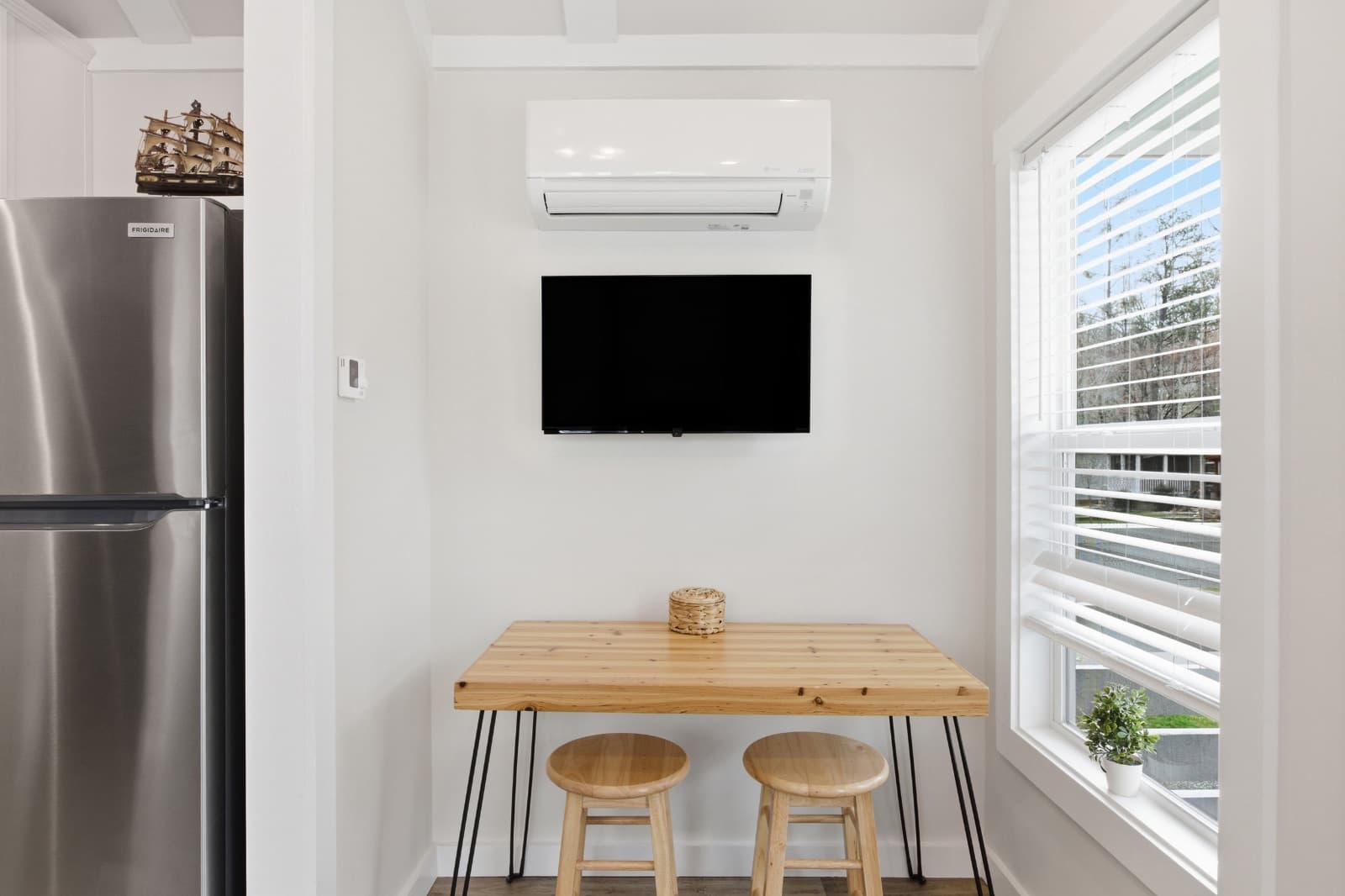 Simple living meets modern comfort - Image 4