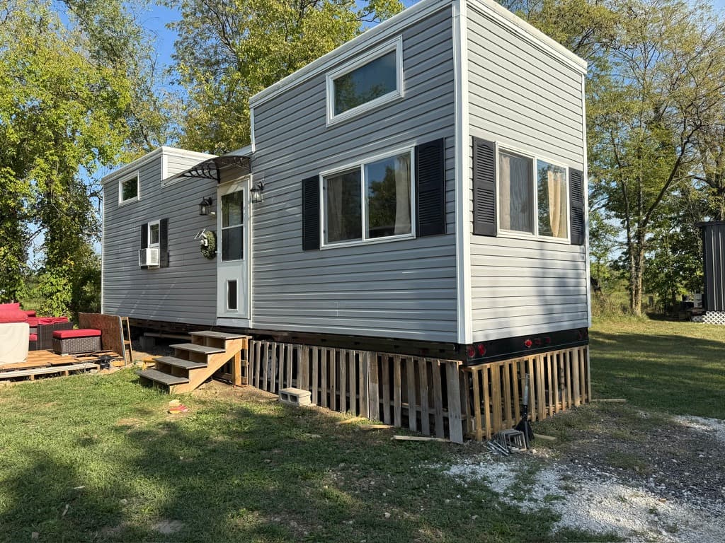 Fully Furnished 2Bdrm, 1 Bath THOW: Tiny Robin's Nest