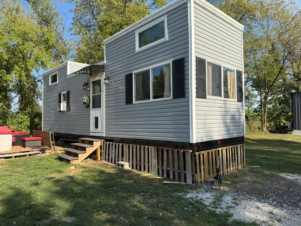 Fully Furnished 2Bdrm, 1 Bath THOW: Tiny Robin's Nest
