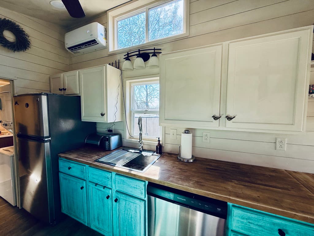 Fully Furnished 2Bdrm, 1 Bath THOW: Tiny Robin's Nest - Image 2