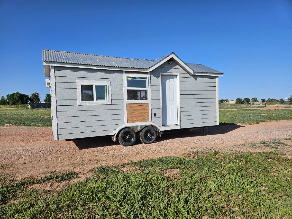 Cozy 22' Homestead Tiny Home by Simple Tiny Homes