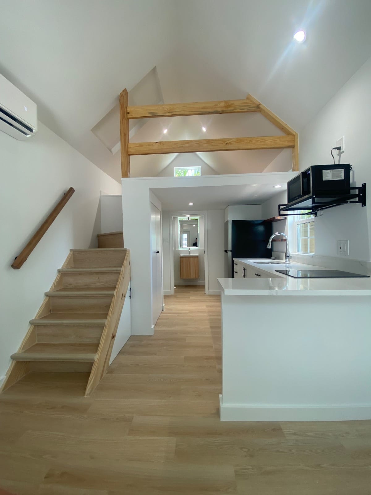 20 by 10 beautiful modern tiny home - Image 2