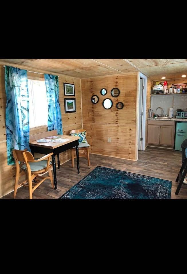 Retro Retreat cabin 10 x 24 - Image 2