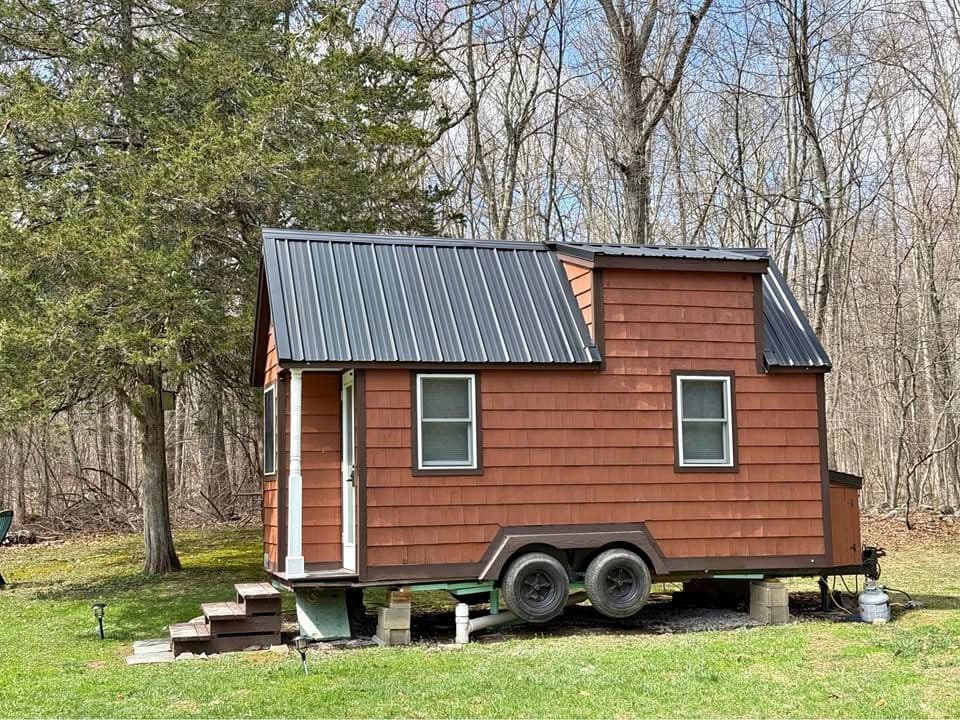 Cedar Tiny House on Wheels (23’) — Full-Time Living, RV Title
