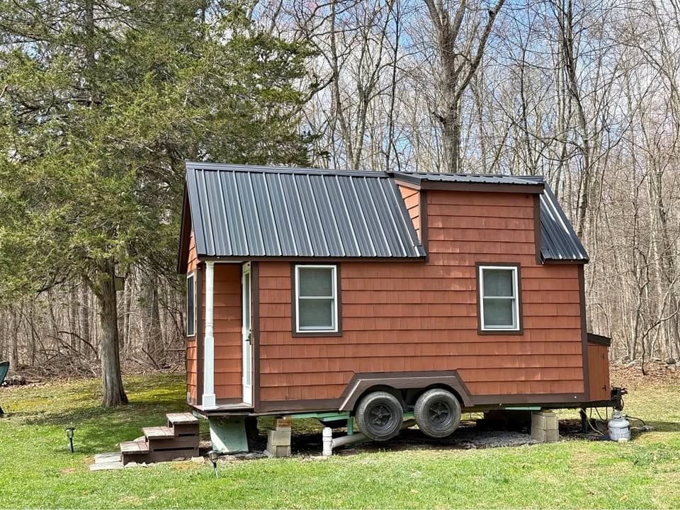 Cedar Tiny House on Wheels (23’) — Full-Time Living, RV Title
