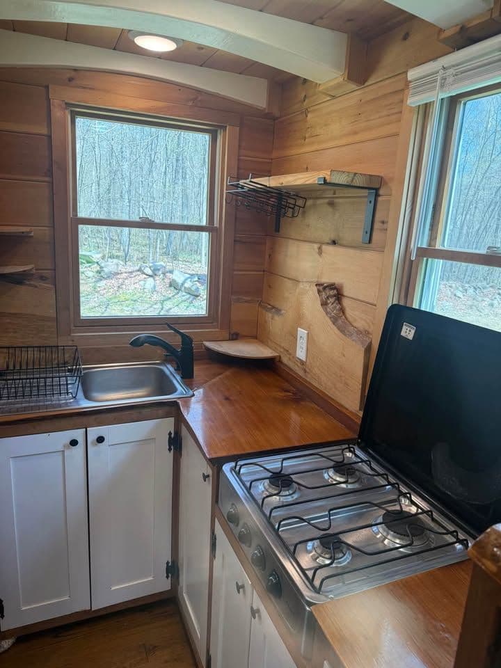 Cedar Tiny House on Wheels (23’) — Full-Time Living, RV Title - Image 4