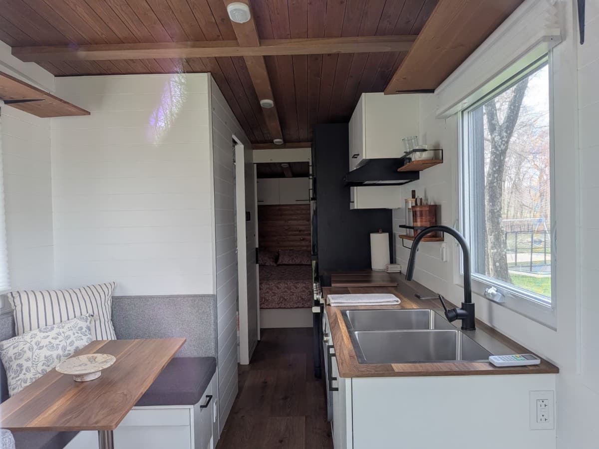 Beautiful Single-Level Tiny Home - Image 4