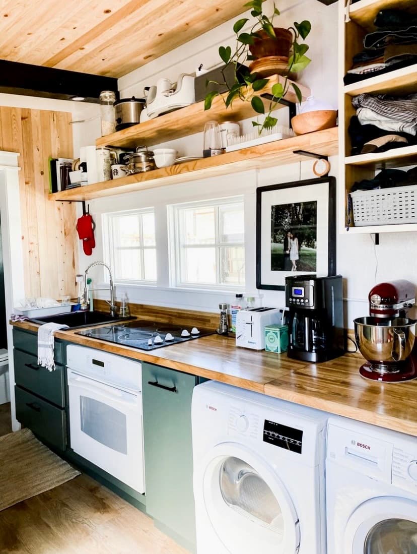 Modern Cabin Tiny House (on wheels) built with all the comforts of a home! - Image 5