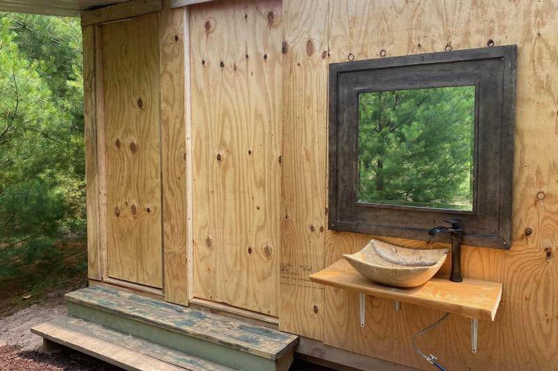 Serene acreage with Tiny Cabins - Image 4