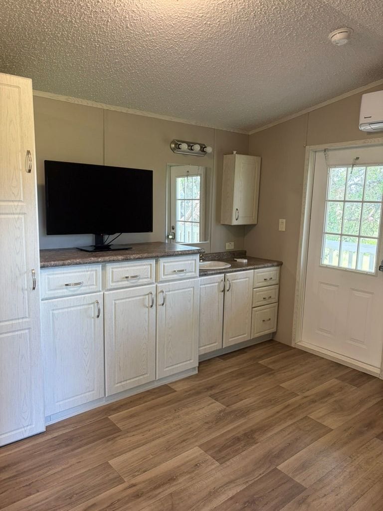 Non-Hud Tiny Home Handicap Friendly - Image 3