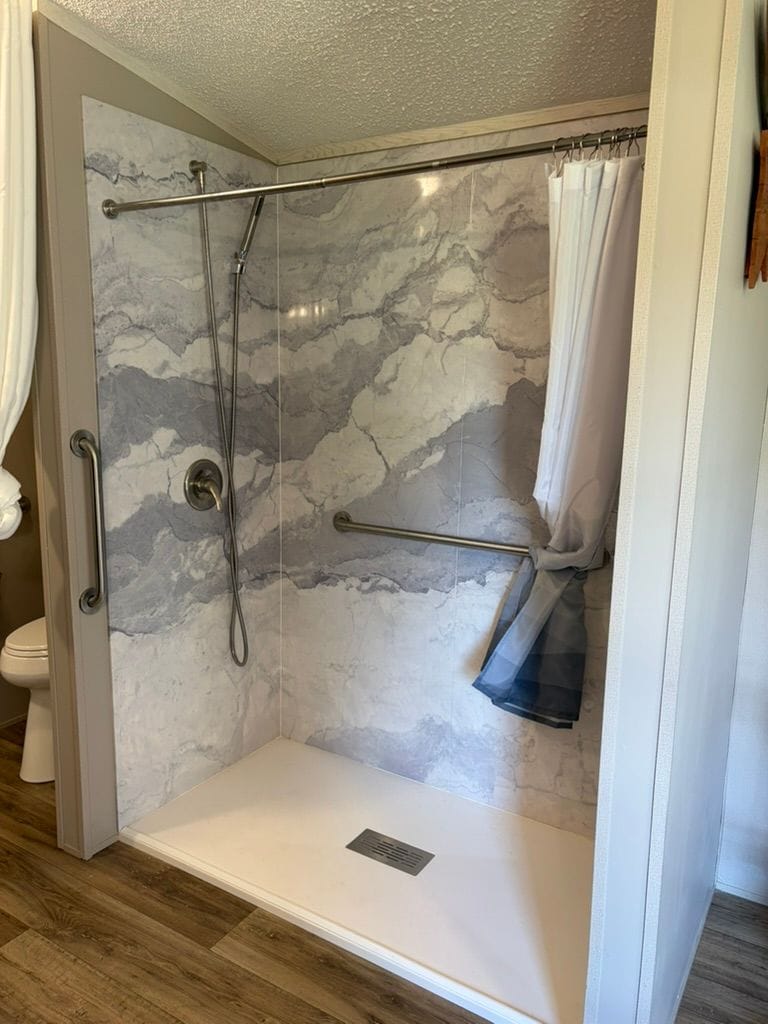Non-Hud Tiny Home Handicap Friendly - Image 4