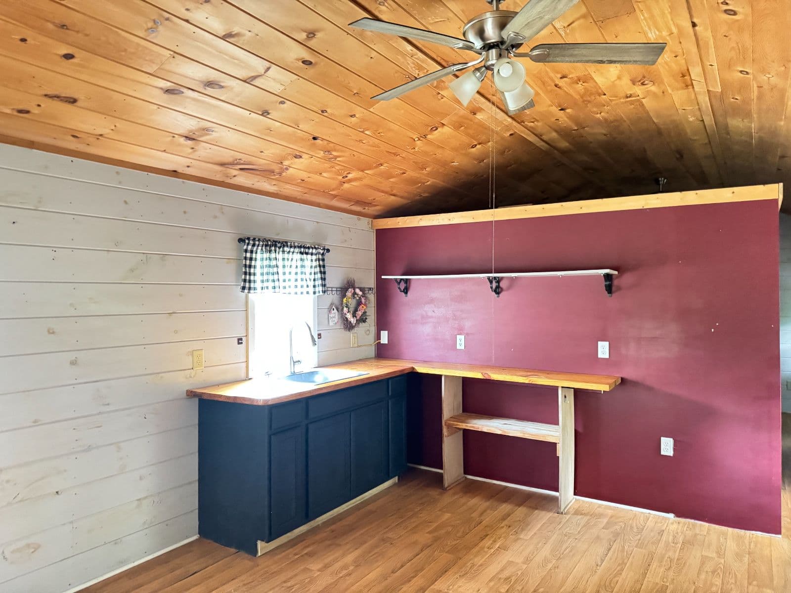Charming Cabin in Lake Community - Image 2
