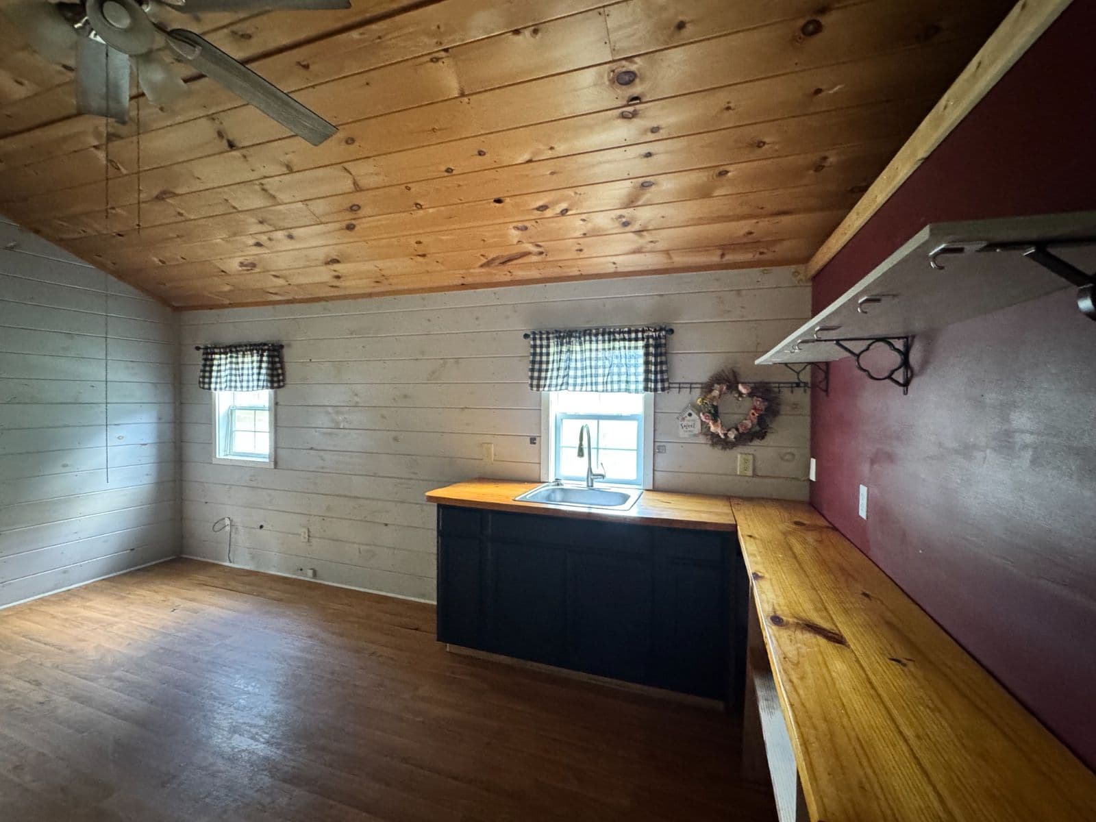 Charming Cabin in Lake Community - Image 3