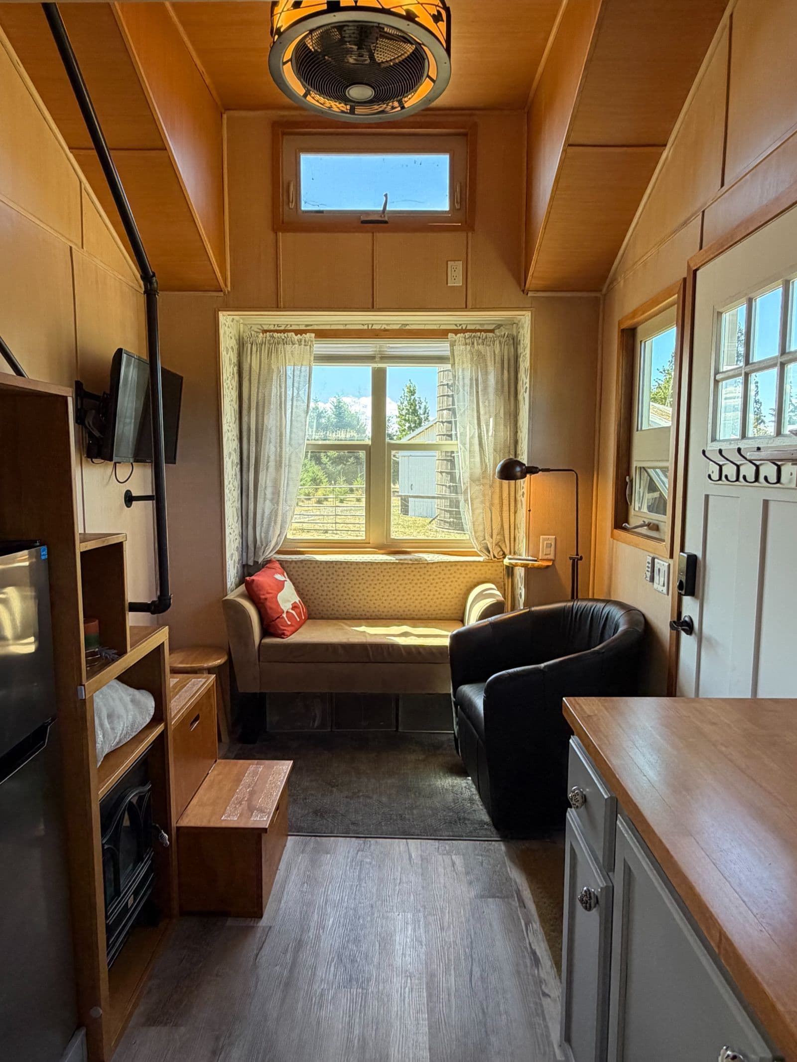 Tiny House on Wheels - Image 2