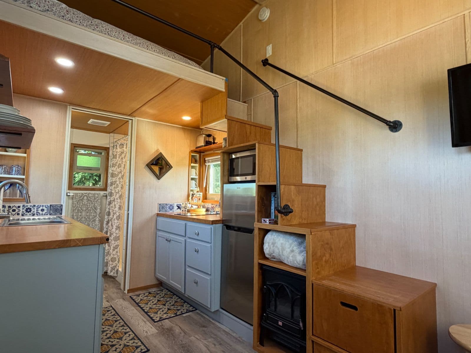 Tiny House on Wheels - Image 3