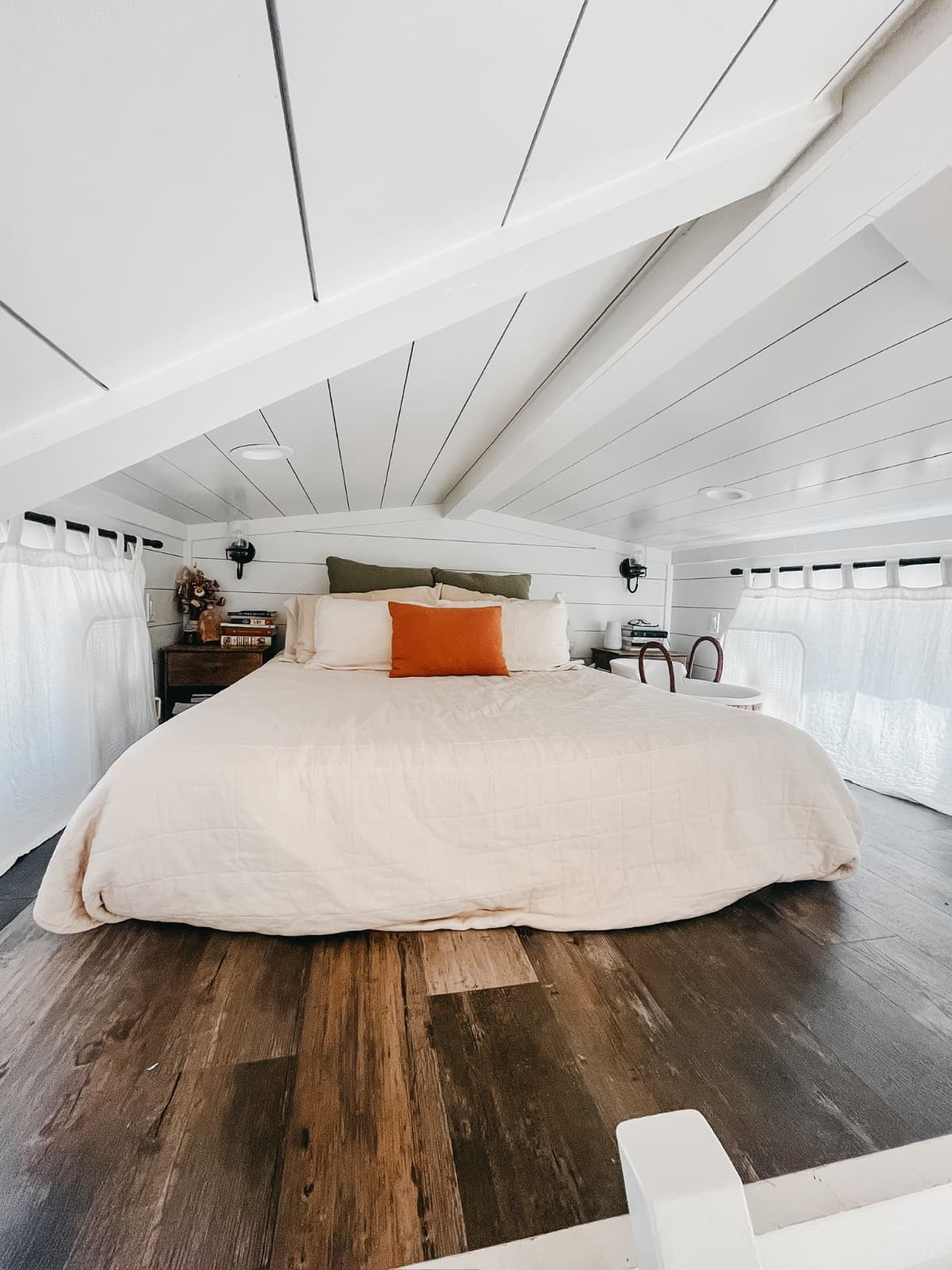 Tiny Farmhouse - 34ft Beautiful Build - Image 4