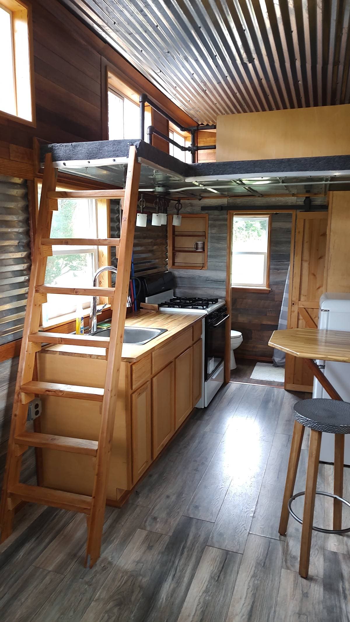 Beautiful 24' Tiny House on Wheels - Image 3