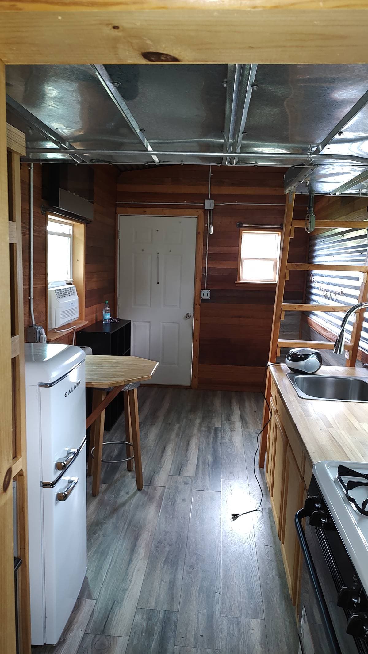 Beautiful 24' Tiny House on Wheels - Image 4