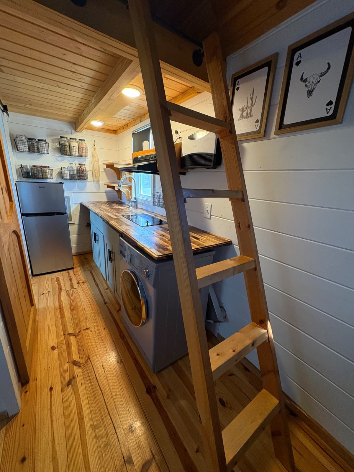 Tiny House on the Prairie - Image 2