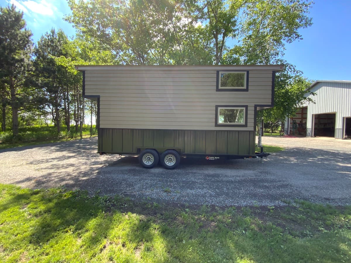 8’6” X 24’ X 13’5” TINY HOME ON WHEELS - Image 4