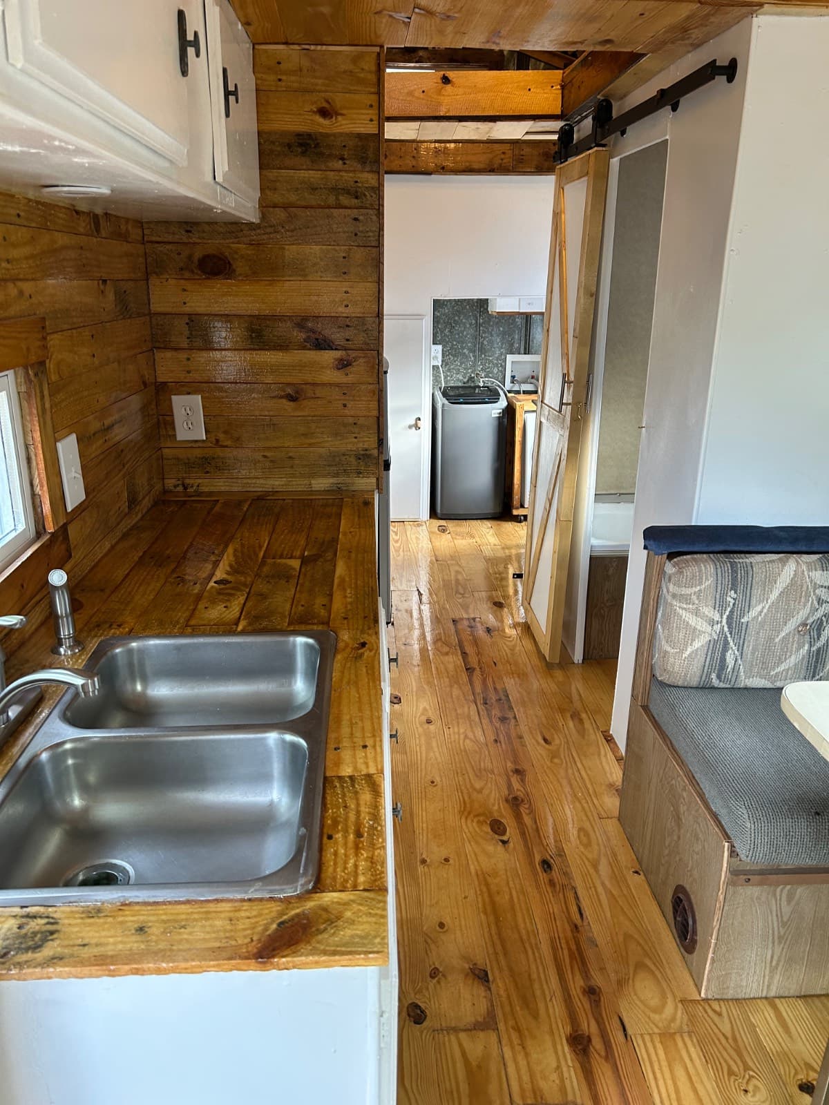 Tiny home on wheels - Image 4
