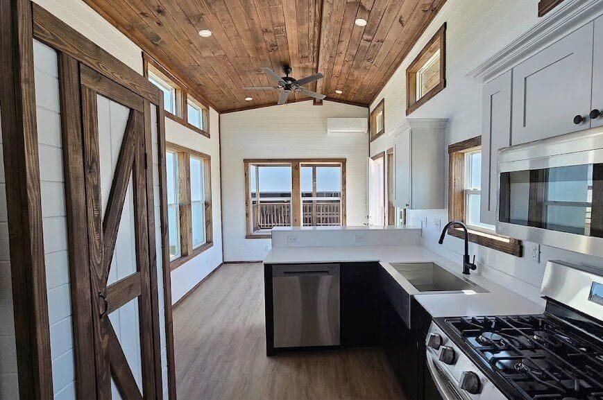 The Veranda by Tiny Home Depot - Image 4